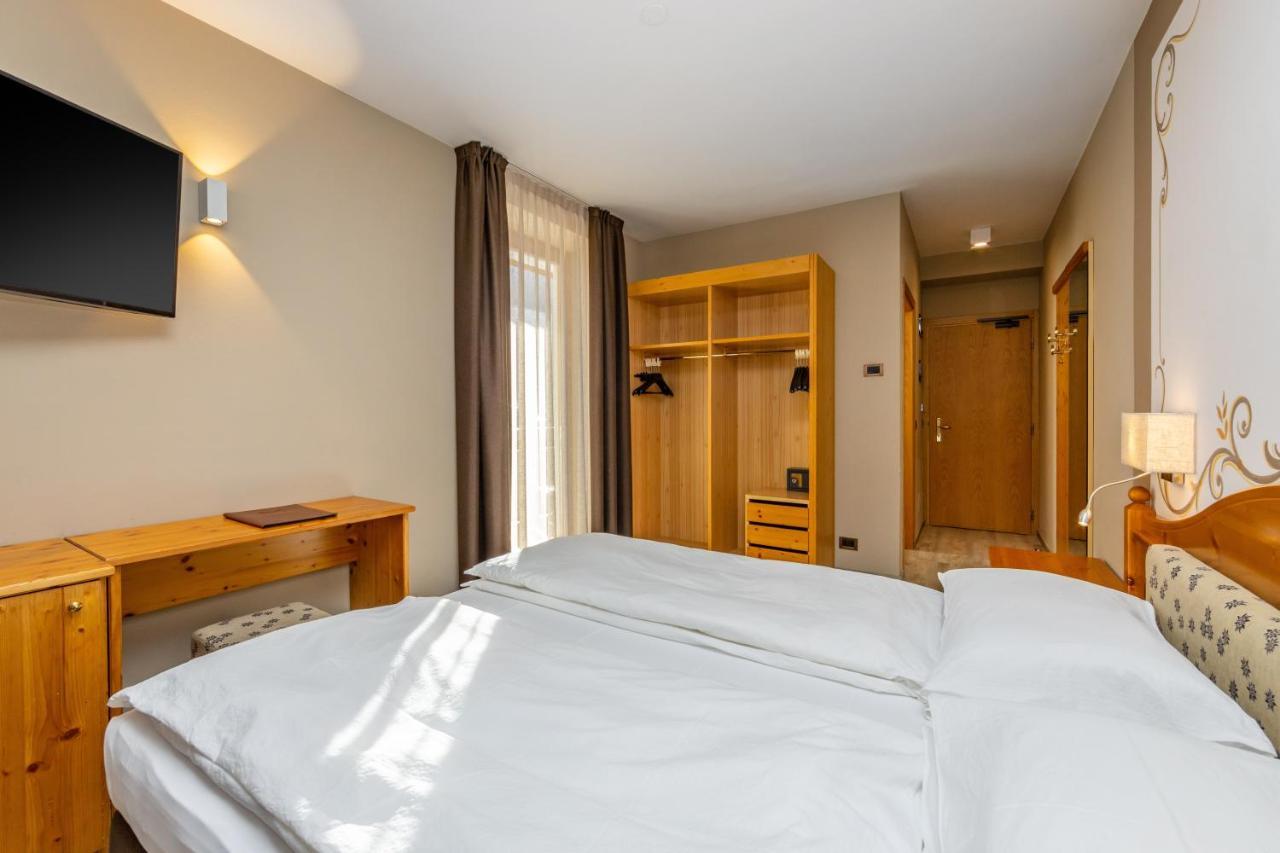 Hotel Vittoria - Ricarica L'Anima Dimaro Dış mekan fotoğraf