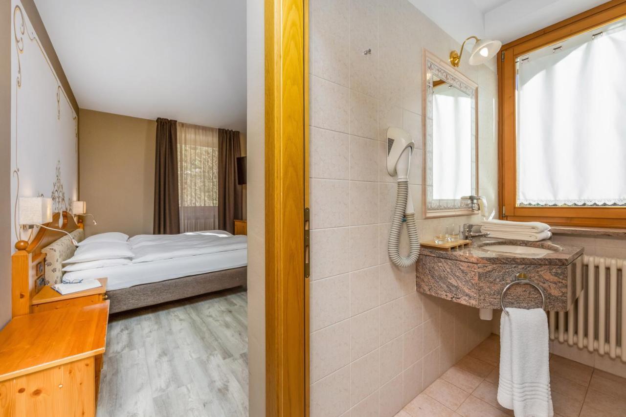 Hotel Vittoria - Ricarica L'Anima Dimaro Dış mekan fotoğraf