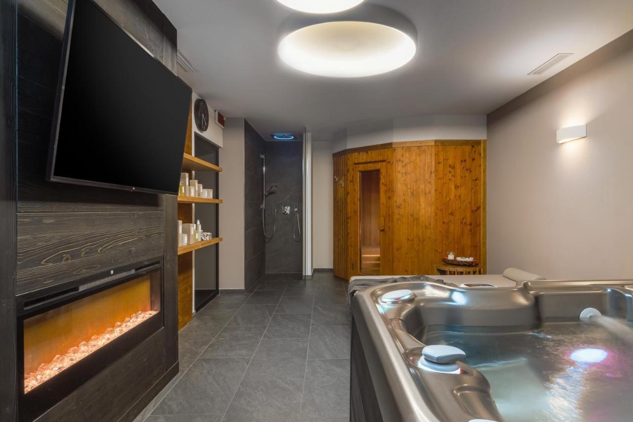 Hotel Vittoria - Ricarica L'Anima Dimaro Dış mekan fotoğraf